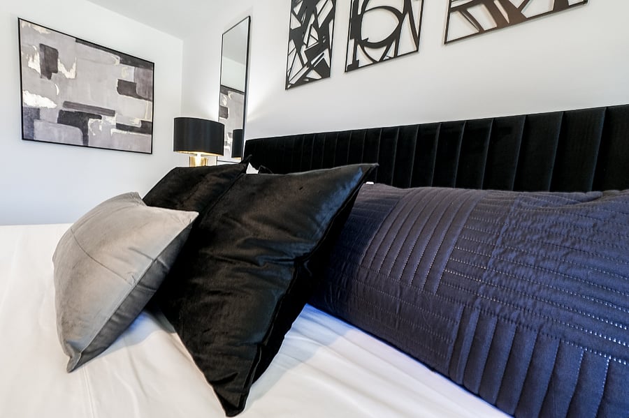 Master bedroom - King bed detail