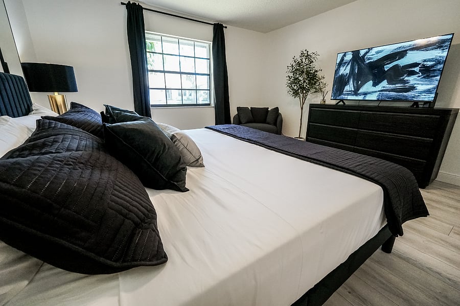 Master bedroom - Smart Tv