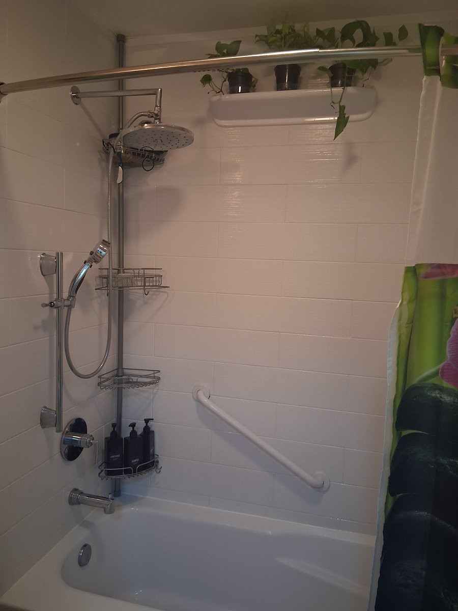 Clean tub and 2 shelves for your stuff.