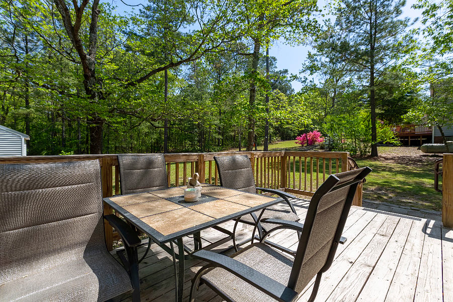 Deck, table & chairs