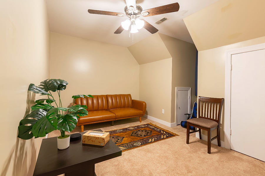 Office w futon