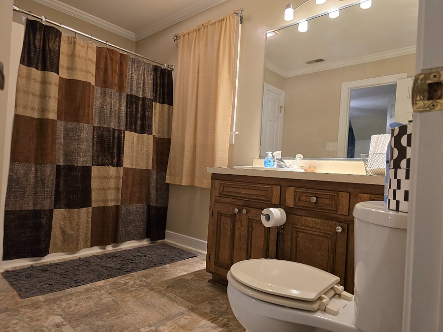 upstairs full bathroom