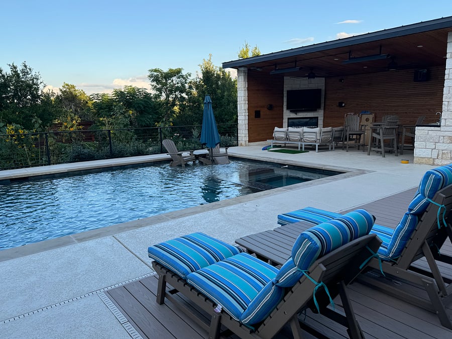 Enjoy the chaise lounges, with individual umbrellas (not shown) or the Baja shelf. Keep your feet cool while you enjoy the sun