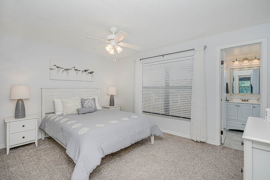 Upstairs Second Bedroom with Queen sized bed