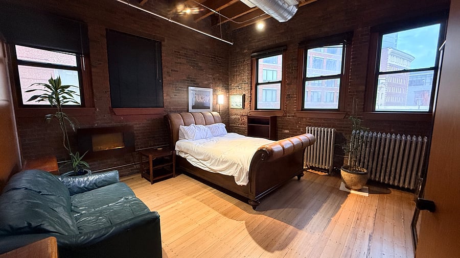 The large 2nd bedroom has 5 windows in the front corner of the loft with lots of light and Blinds when desired.