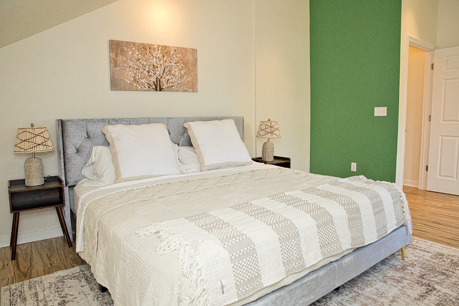 Master Bedroom (King Bed)