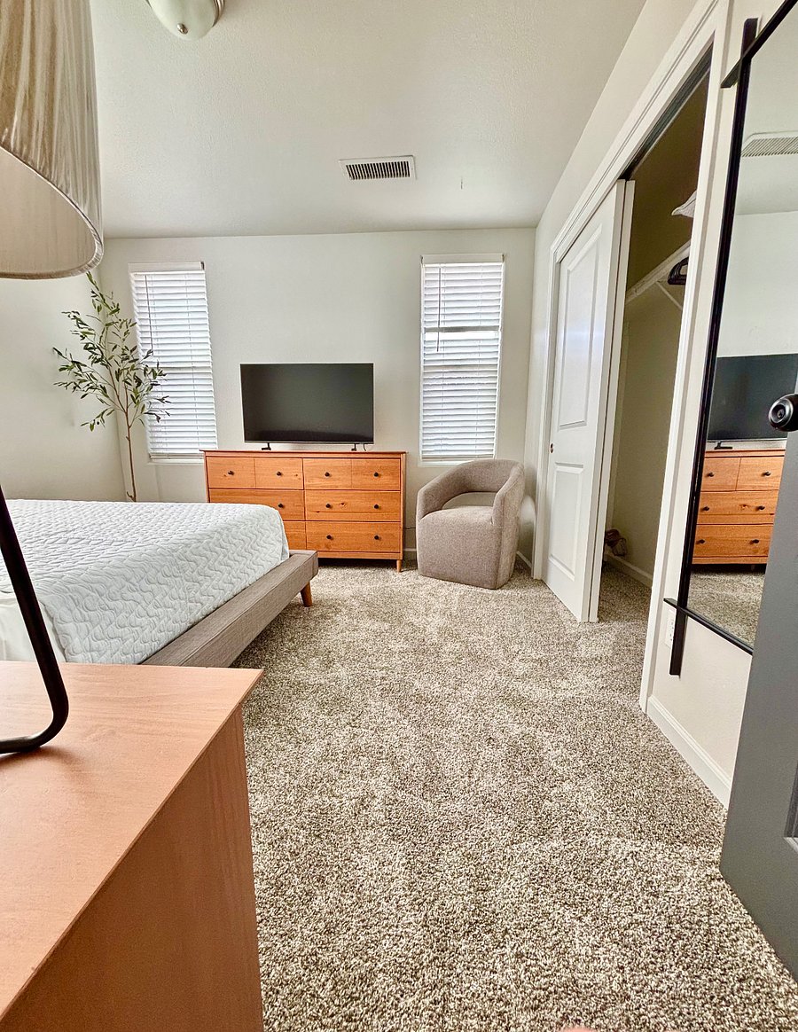 Mariposa Grove Queen Room