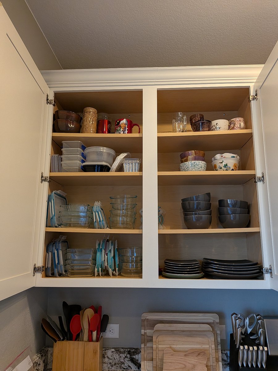 Full set of glass Snapware Tupperware included.