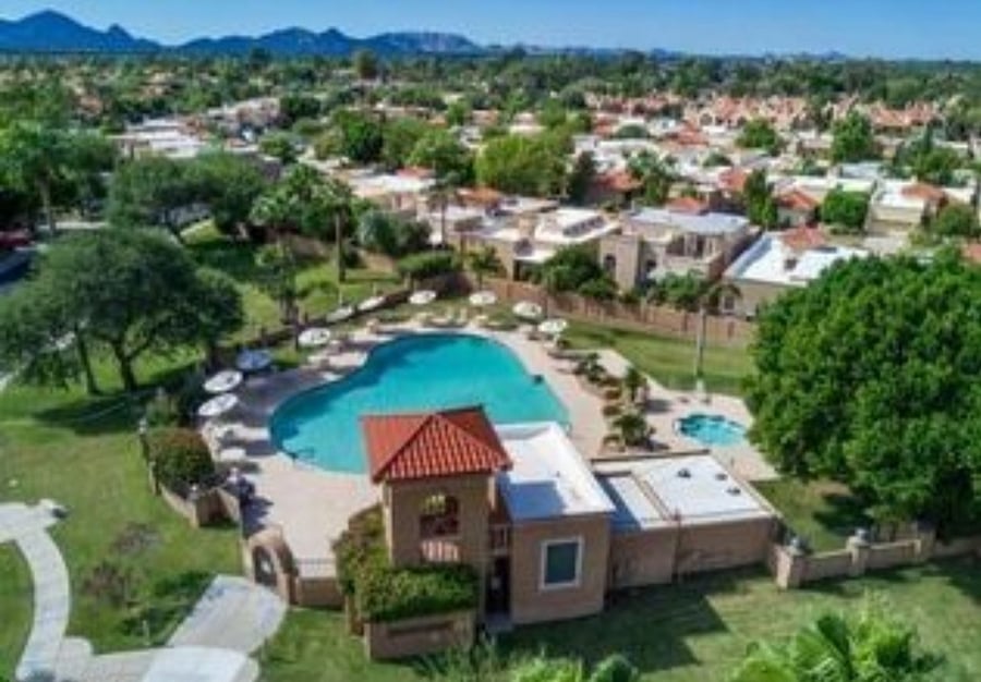 Pool and hot tub at Suntree East