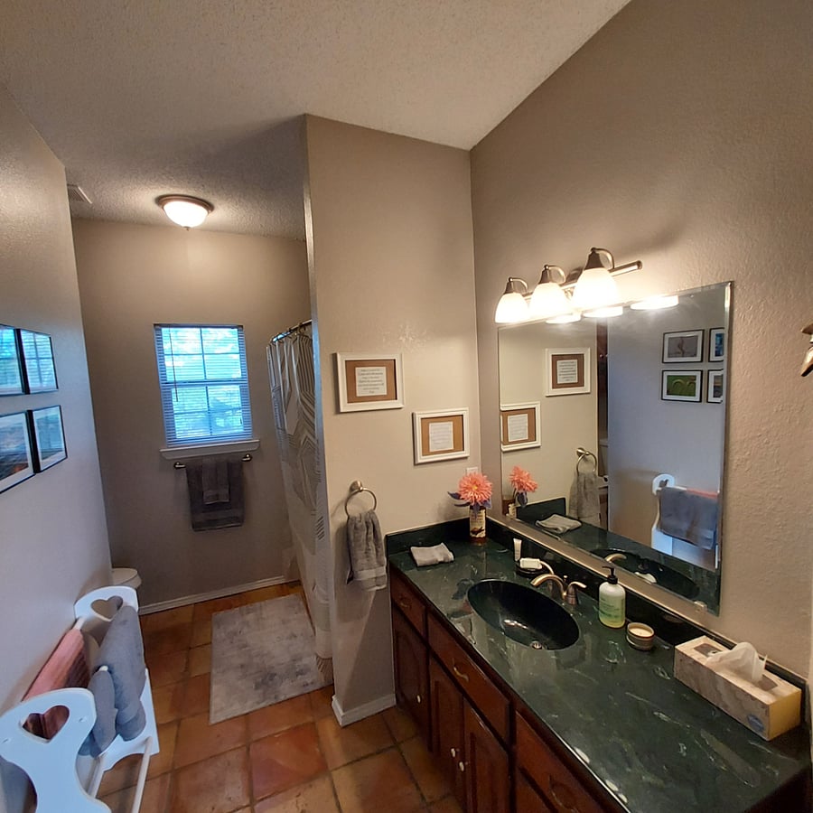 2nd bathroom with shower, toilet and built-in cabinets