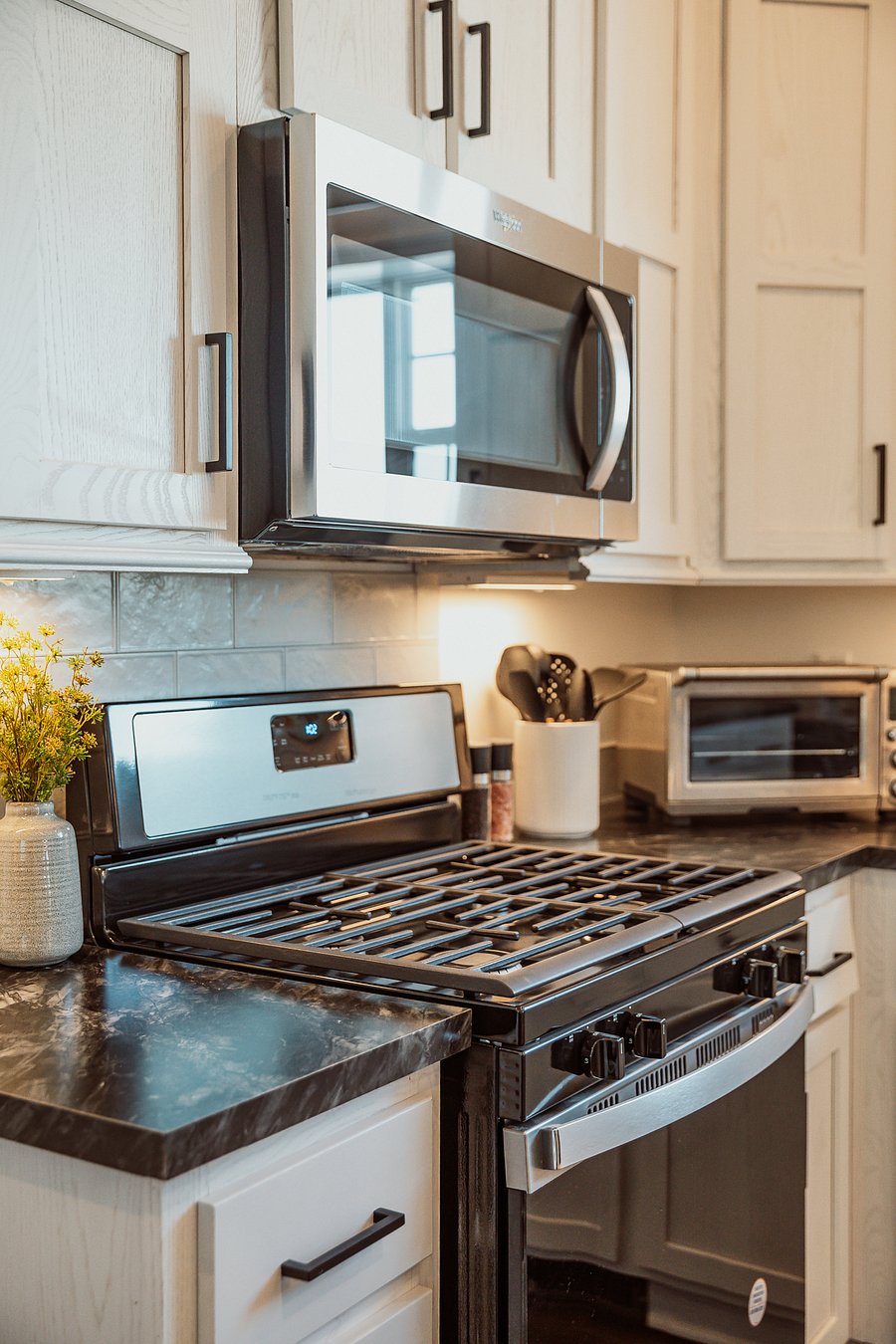 Gas range and oven