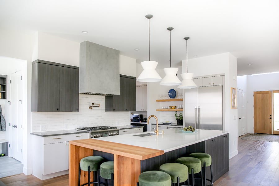 Large spacious Kitchen with Butler's pantry