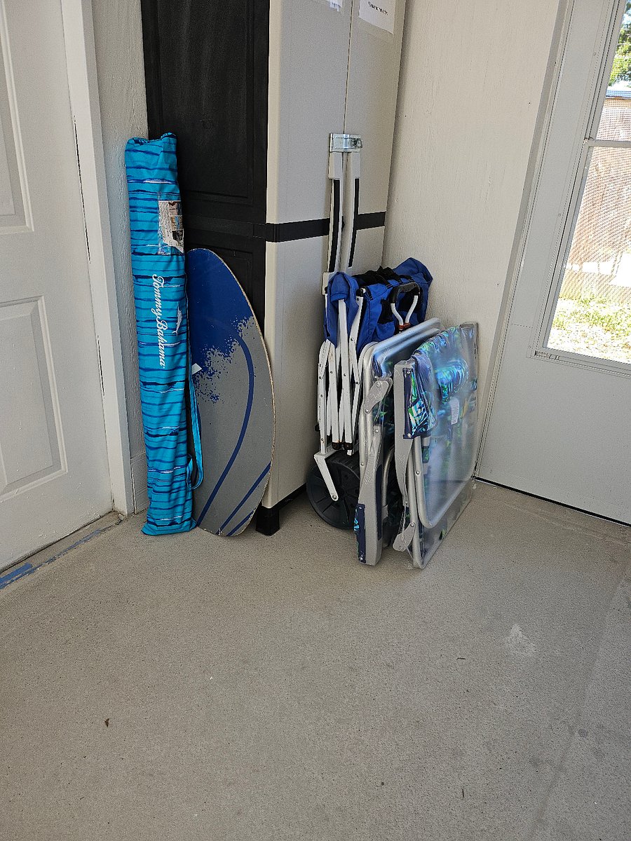 Want to head to the beach? We supply chairs, an umbrella and a beach cart.