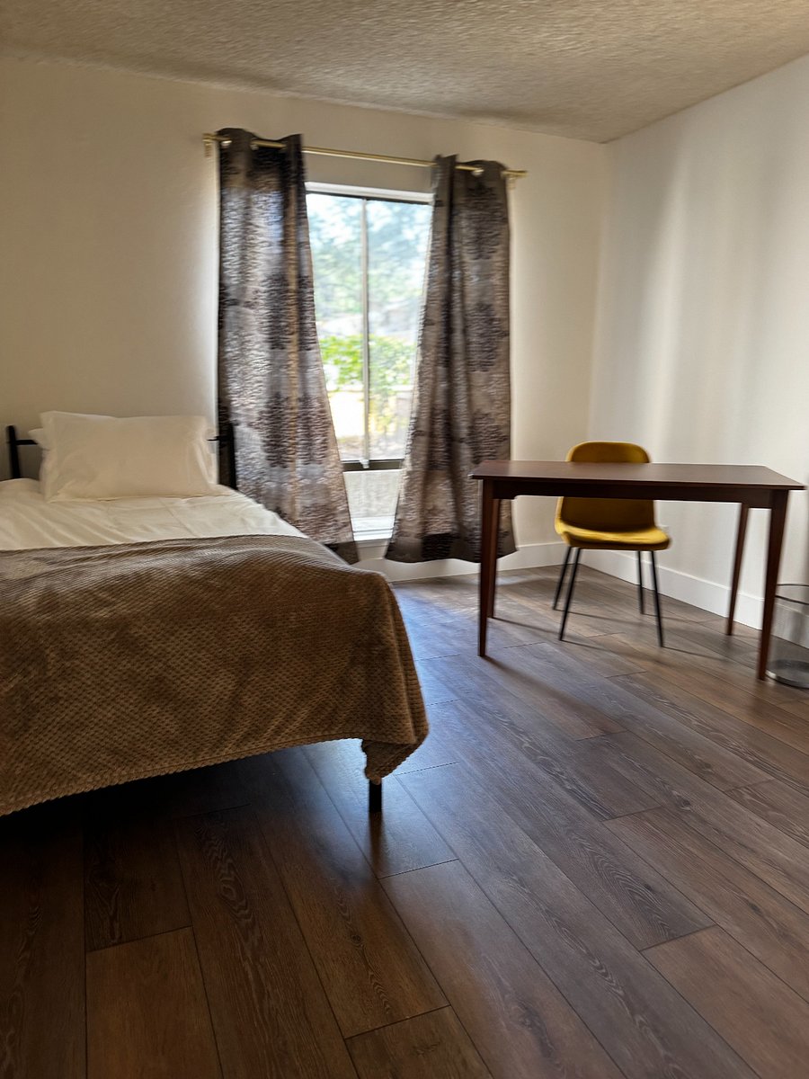 2nd Bedroom / Workspace