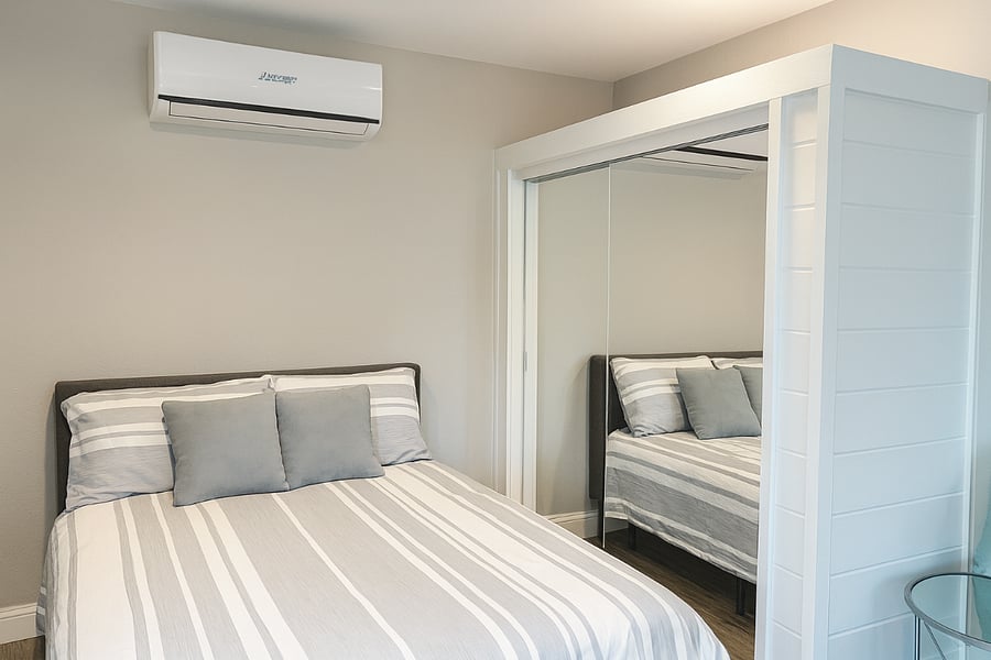Spacious Closet
The closet offers plenty of hanging space for your wardrobe, along with an additional storage shelf above for extra convenience. Mirrored sliding doors not only make the space feel larger and brighter but also add a modern, functional touch.