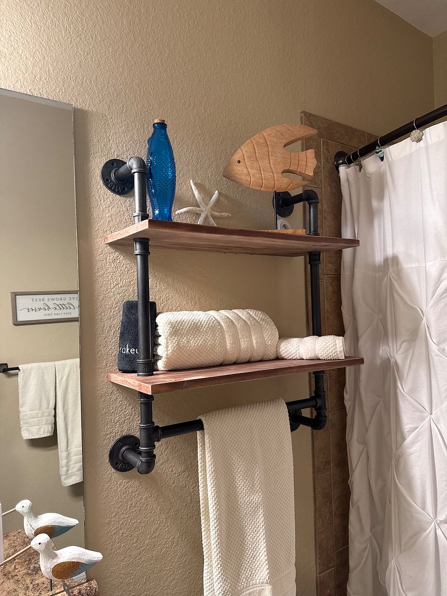 Seashell Themed
Guest Bathroom