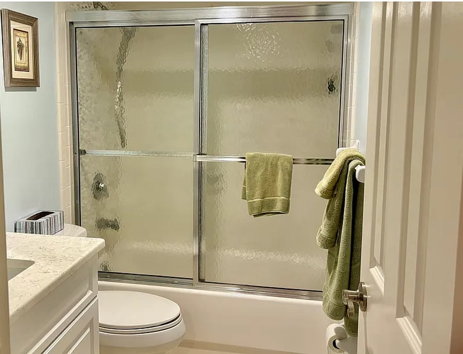 Second Full bath with tub