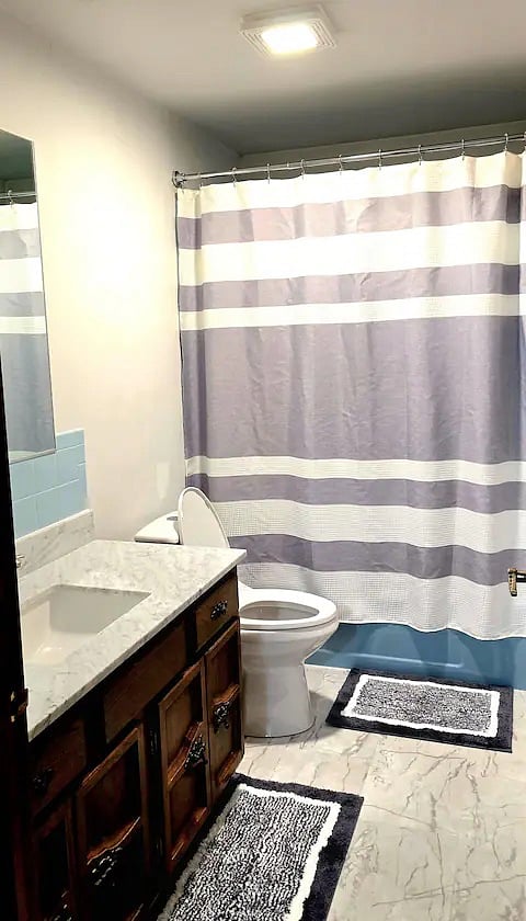 Common full bath
