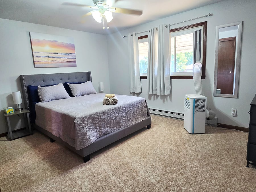Bed1 with portable ac