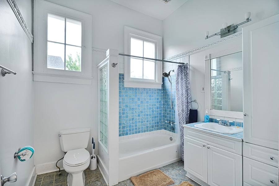 Upstairs middle bathroom