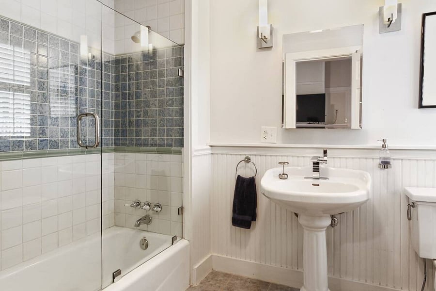Downstairs bathroom 