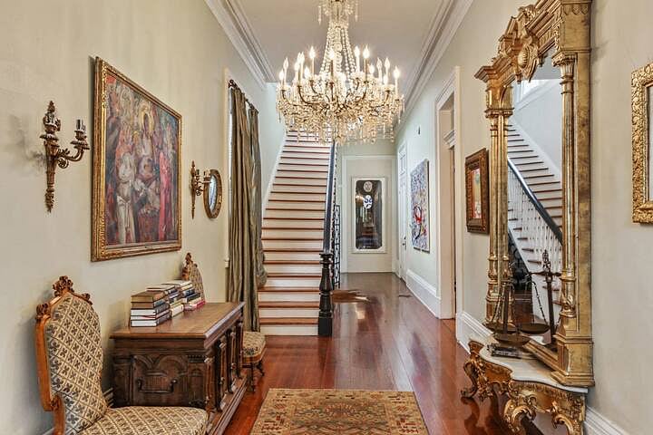 Entrance hall and stairs. 