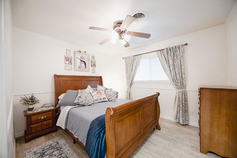 Middle Bedroom: the "Pioneer Room" 

Queen Size Tuft n Needle Mattress