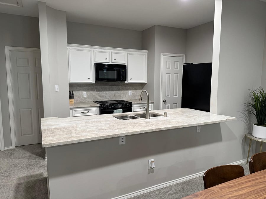 Kitchen fully equipped. Utensils, pots and pans, coffee maker, kettle, cups, glasses, plates, etc.
Everything is new. New water filter in the fridge.