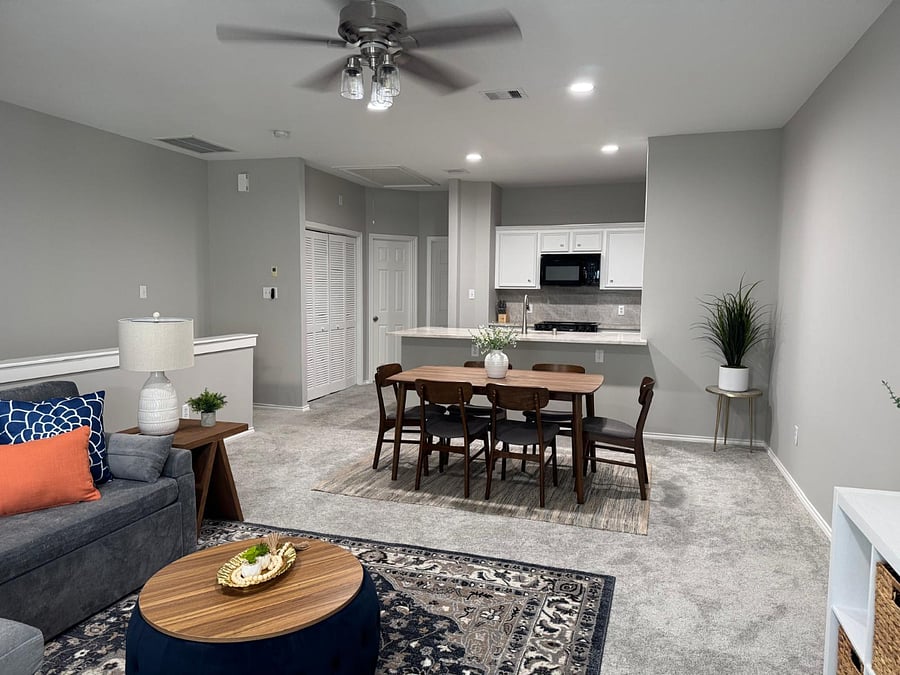 Dining room for 6.