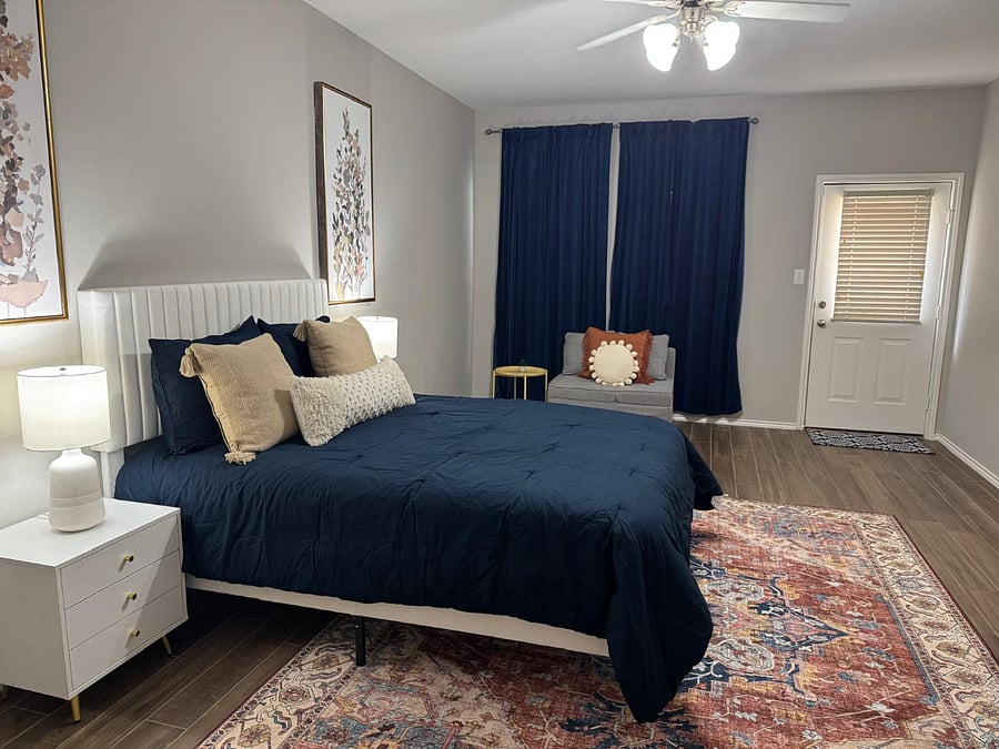 Spacious master bedroom, queen new bed, extra linens, blankets, pillows and towels. 
Small sofa converts to a single bed. Big closet