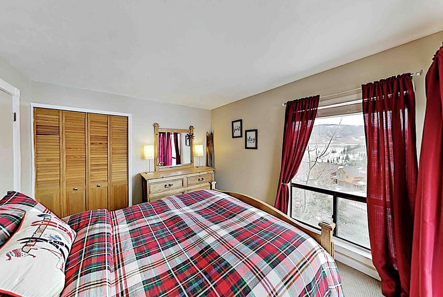 Queen bed in second bedroom.