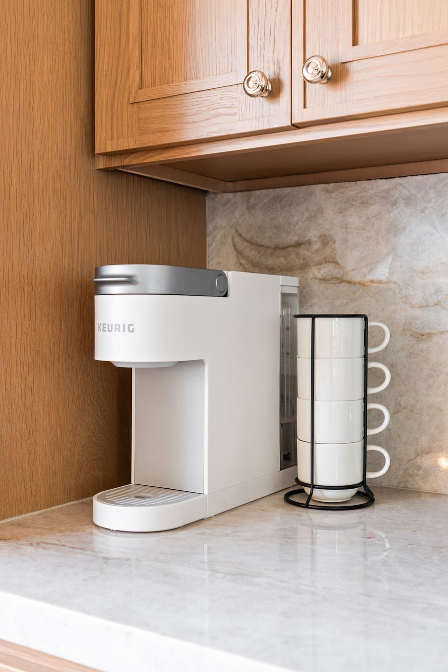 Keurig and cups with complimentary coffee pods