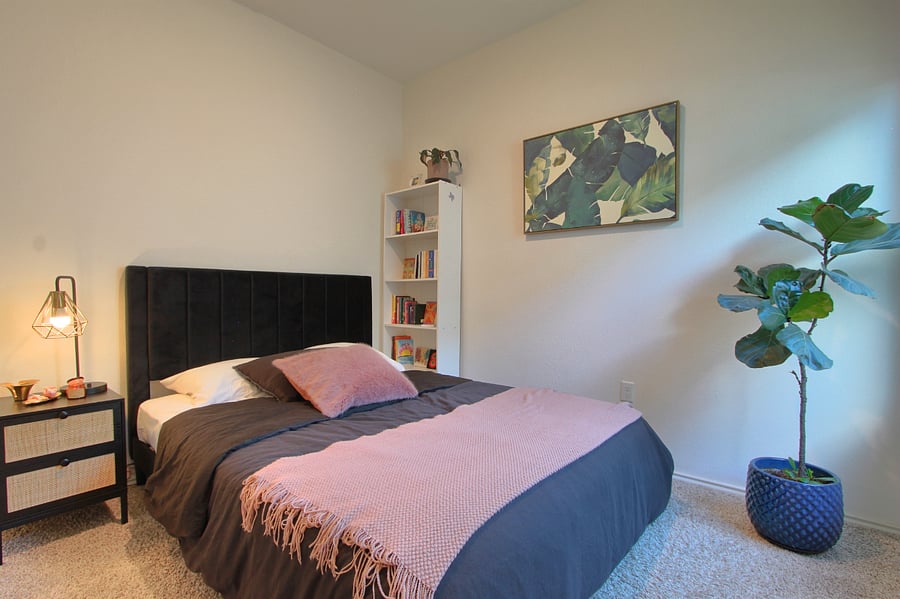 Bedroom 2 - Queen