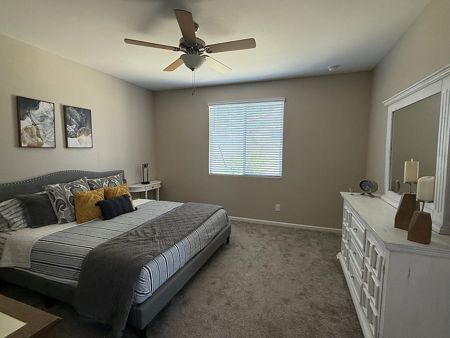 Mast bedroom King Bed