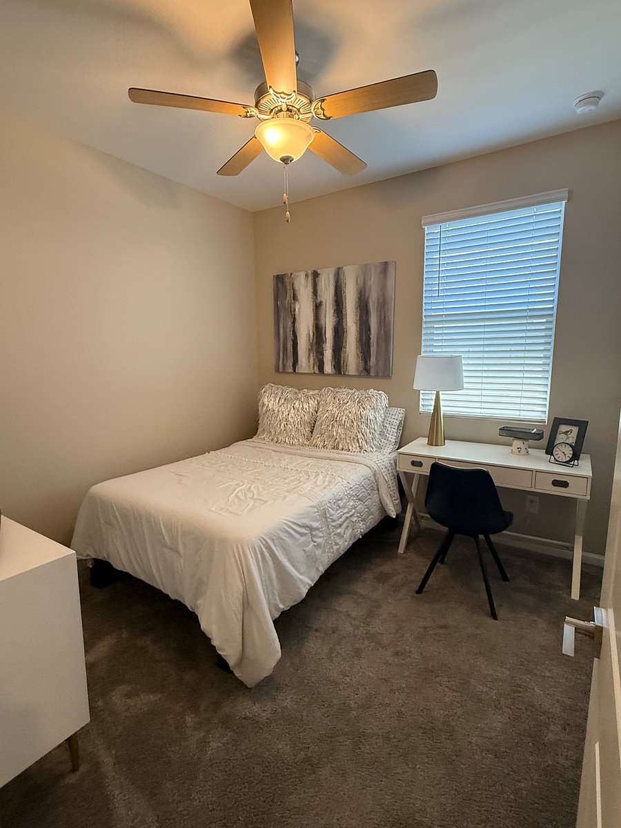 3rd bedroom, Queen size bed, with desk and 3 drawer dresser. 