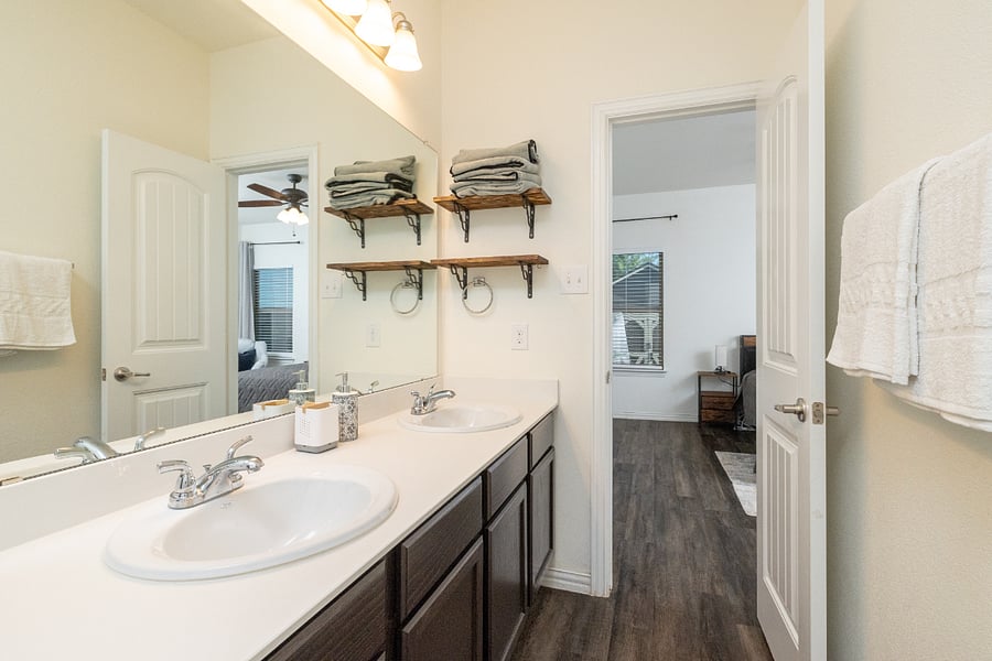 Primary bathroom
+Bath/shower combi
+Dual sinks
+Attached to primary bedroom