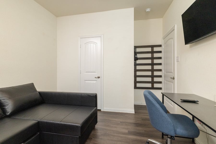 Den Area
+Desk
+Darts
+Video game
+Sleeper sofa