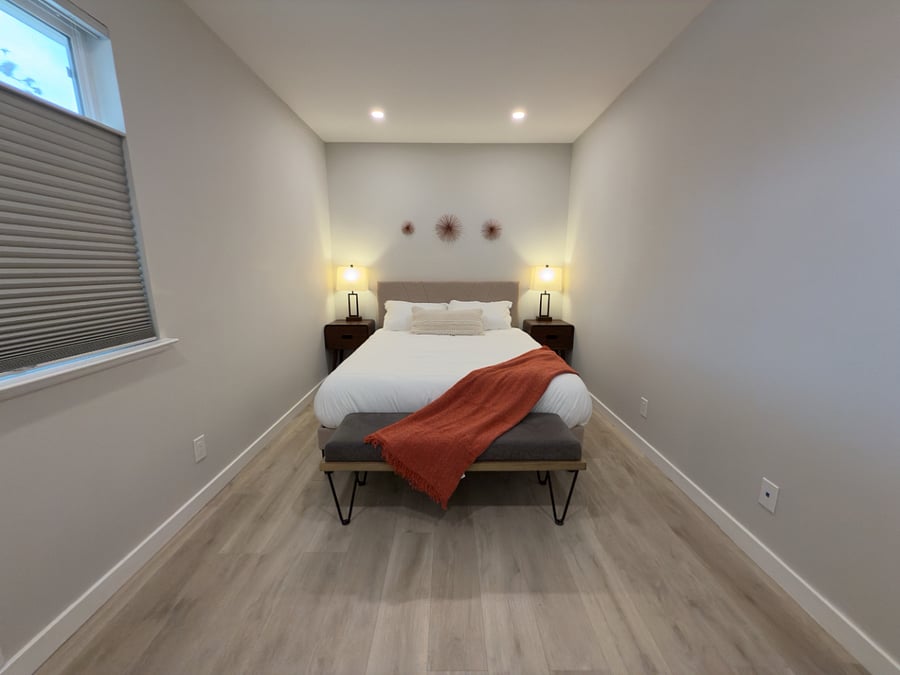 bedroom 2 - queen bed