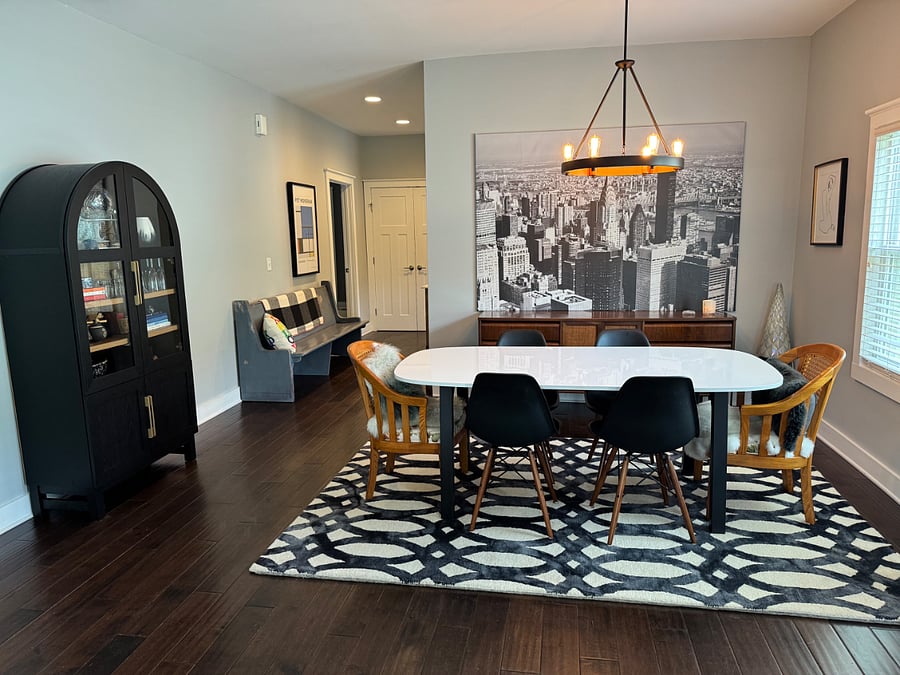 Dining room.