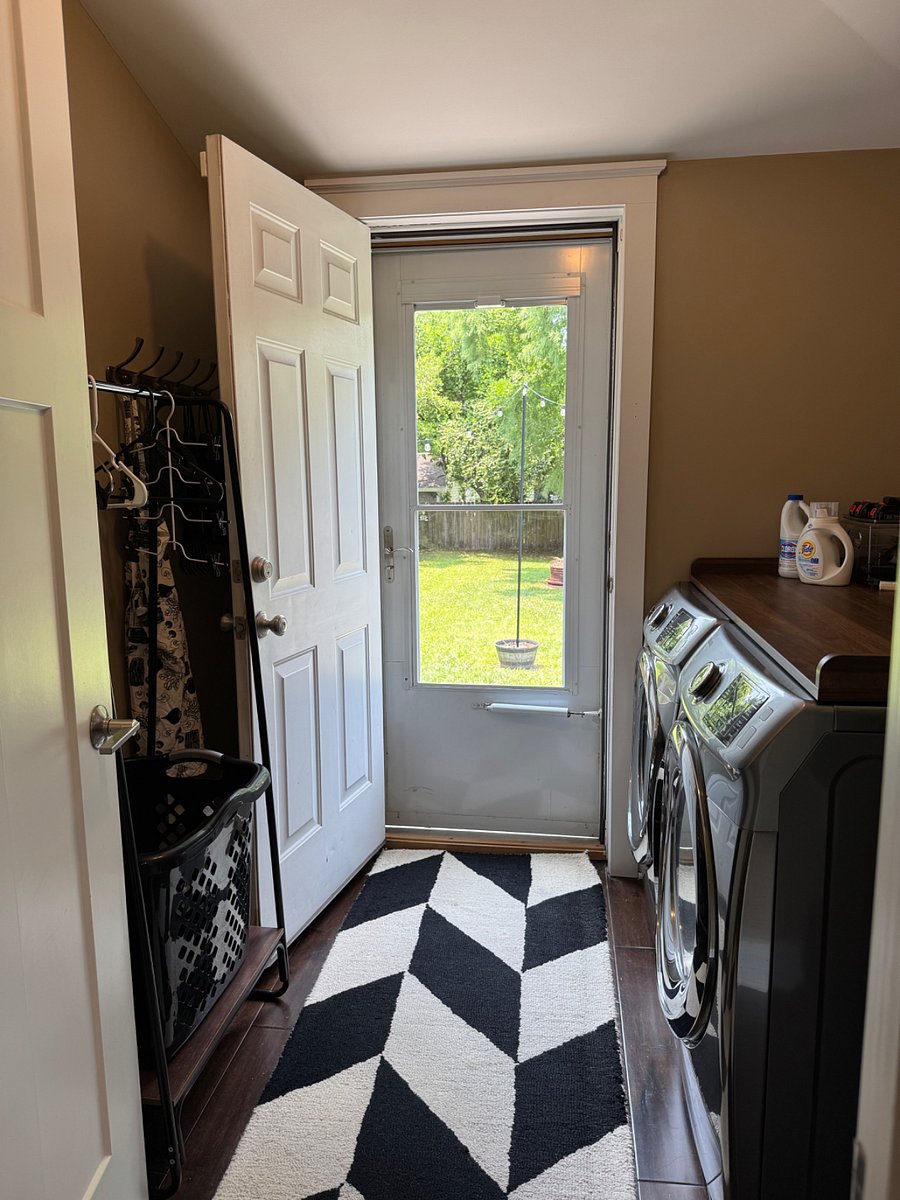 Laundry/Mudroom to backyard.