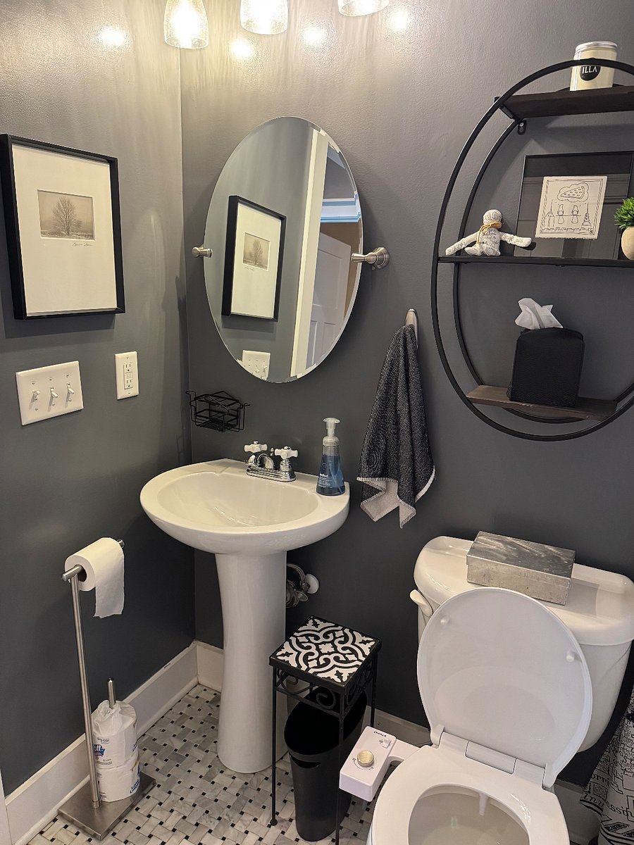 Guest bath.