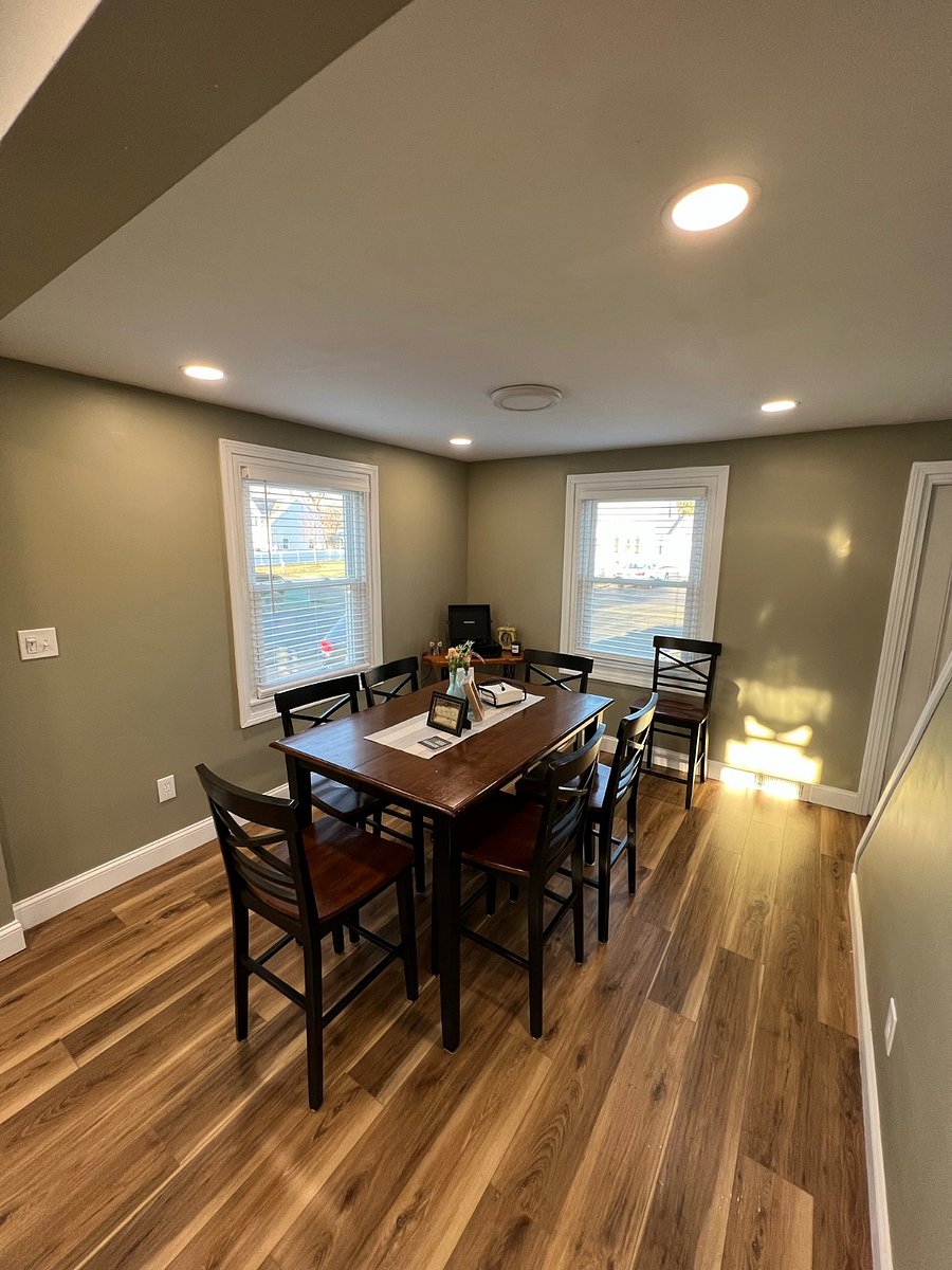 Eat in kitchen