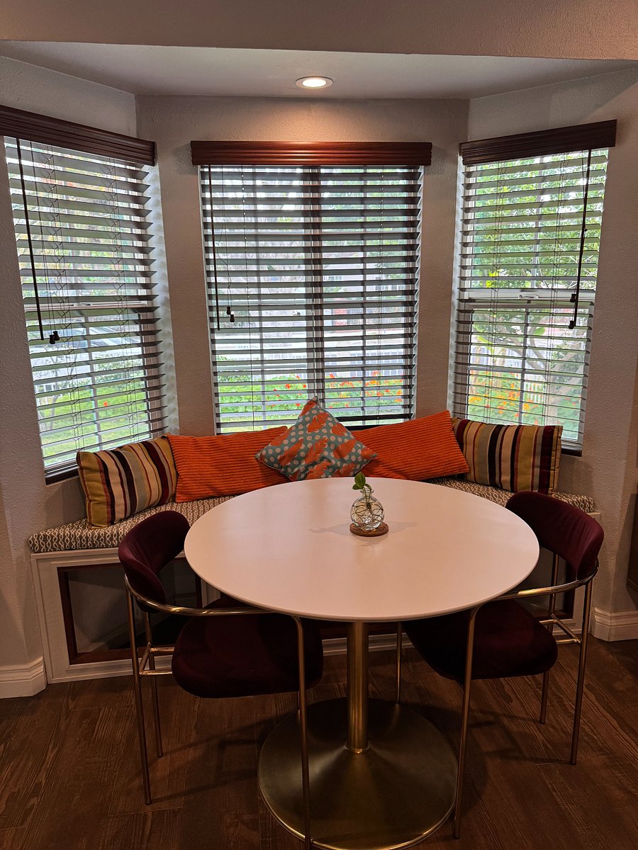 Bistro table with bay window bench - seats 4 comfortably.