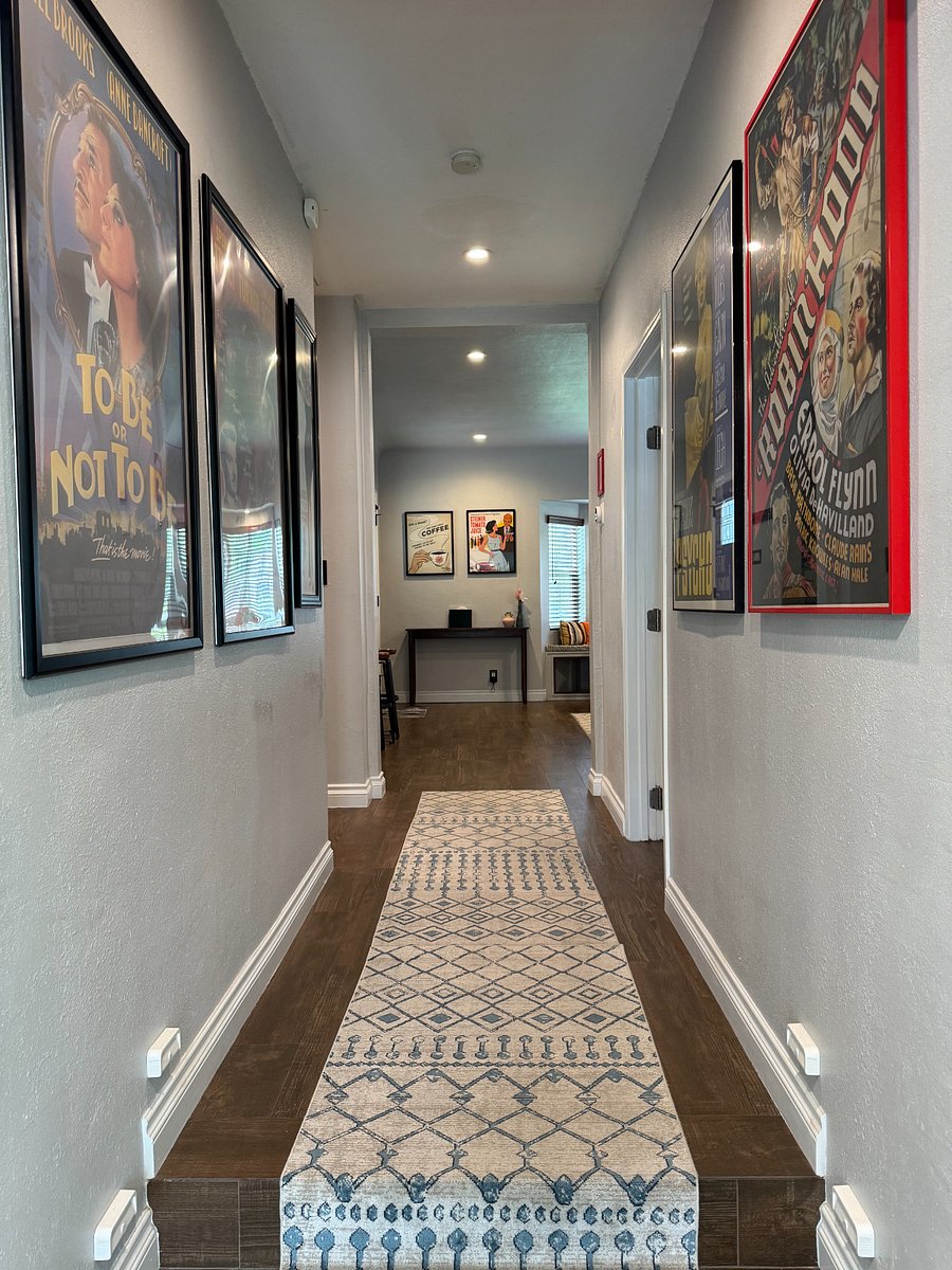 Hallway view from the den to the livingroom/front door.