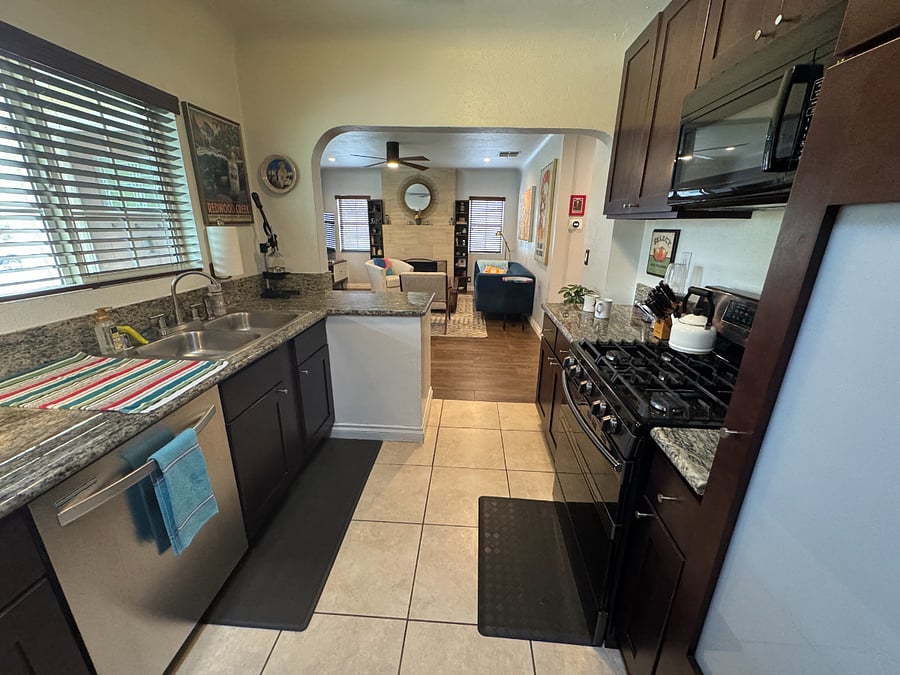 Kitchen looking into livingroom.