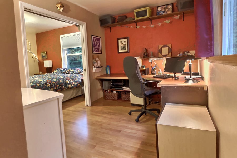 Upstairs office apace