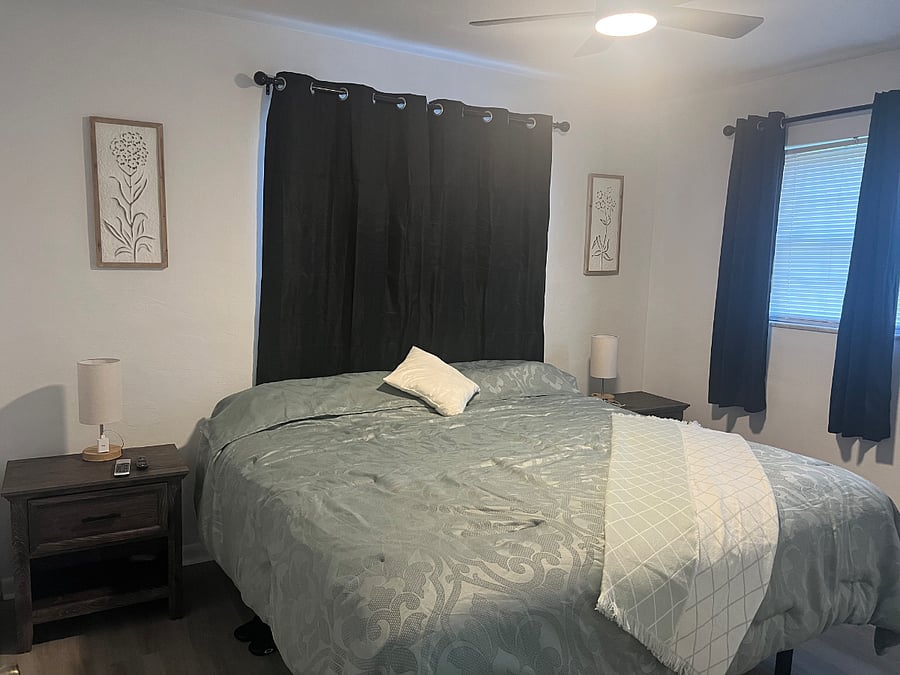 Queen size bed 
