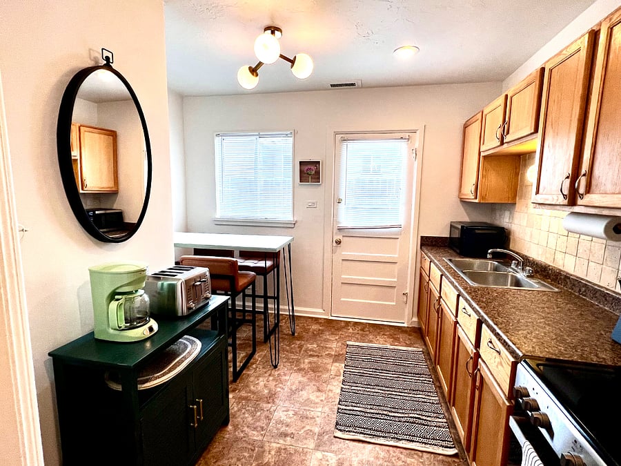 Nice sized kitchen with all new kitchen appliancesVinta