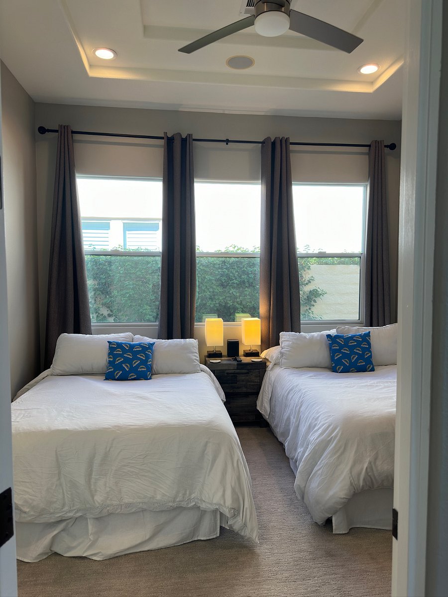 Bedroom #4, 2 Double Beds, ceiling fan, dresser, mirror, smart TV with Apple TV and Sonos speaker.