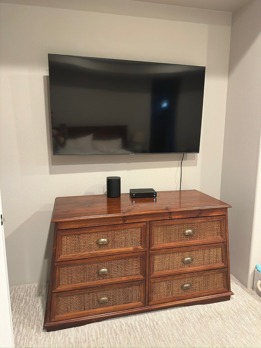 Primary bedroom TV with cable